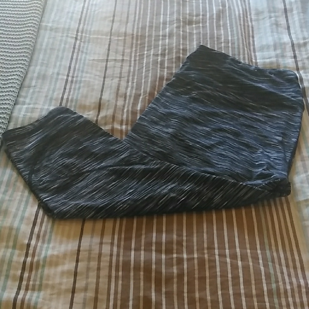 Tek Gear black/white workout capris 2X